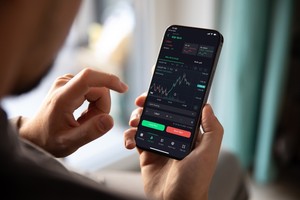 VPBankS đang triển khai hàng loạt chương trình khuyến mãi khủng như miễn phí giao dịch cơ sở, phái sinh và margin 8,6%/năm