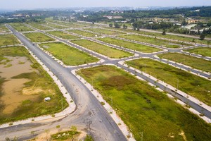 TP.HCM dự kiến không cho lập dự án đất nền, thay vào đó doanh nghiệp phải xây dựng hoàn chỉnh nhà ở mới được chuyển nhượng. Ảnh: Lê Toàn