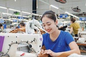 Một số doanh nghiệp dệt may bắt đầu sử dụng điện mặt trời mái nhà để giảm chi phí điện