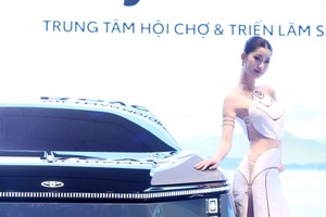 Dàn người mẫu xinh đẹp tại Vietnam Motor Show 2024 