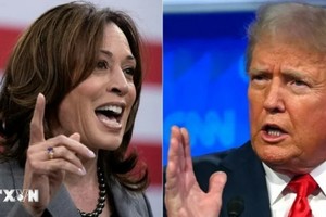 Phó Tổng thống Mỹ Kamala Harris (trái) và cựu Tổng thống Donald Trump. (Ảnh: AP/TTXVN)