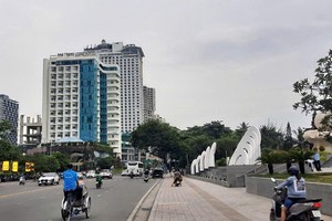 Các khách sạn nổi tiếng ở ven đường biển Trần Phú, Nha Trang, tỉnh Khánh Hòa bị giả mạo fanpage để lừa tiền đặt phòng của du khách. Ảnh: Linh Đan