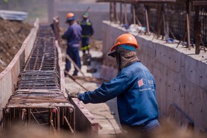 Việc đẩy mạnh phân cấp, phân quyền sẽ rút ngắn thời gian phân bổ vốn, giúp nâng cao hiệu quả sử dụng vốn. Ảnh: Đ.T 