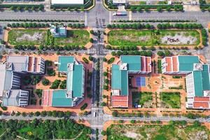 Nhiều dự án nhà ở xã hội đình trệ do những khúc mắc liên quan quyền sử dụng đất. Ảnh: Đức Thanh