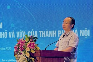 Ông Lê Tự Lực, Phó giám đốc Trung tâm Xúc tiến Đầu tư, Thương mại, Du lịch Hà Nội phát biểu khai mạc. Ảnh: Linh Nguyễn