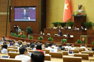 Bộ trưởng Nguyễn Mạnh Hùng: Mô hình lý tưởng cho kinh tế báo chí là phải "đi bằng hai chân" 