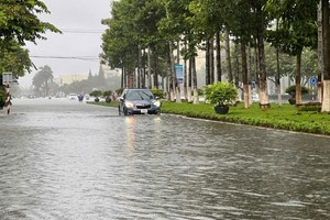 TP. Tam Kỳ (Quảng Nam) bị ngập sau mưa lớn.