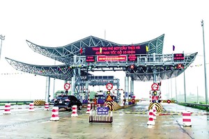 Các doanh nghiệp rất mong muốn có cơ chế để hỗ trợ dự án BOT gặp khó về tài chính. Trong ảnh: Dự án BOT cầu Thái Hà. 