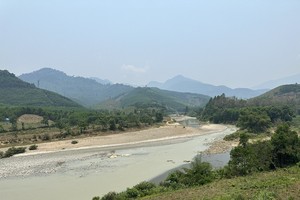 Việc khai thác vàng ở huyện Phước Sơn có nguy cơ gây ô nhiễm môi trường.