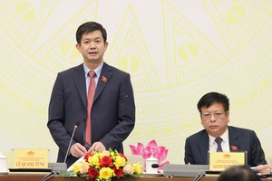 Tổng thư ký Quốc hội Lê Quang Tùng chủ trì họp báo.