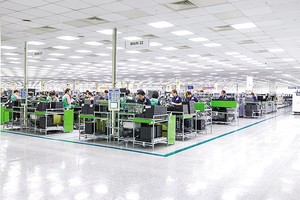 Việt Nam đang là cứ điểm cho việc xây dựng các cơ sở sản xuất chi phí thấp, với chính sách thuế thuận lợi và lực lượng lao động trẻ, có tay nghề cao. Ảnh: Đức Thanh