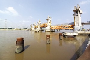 Dự án Giải quyết ngập do triều khu vực TP.HCM có xét đến yếu tố biến đổi khí hậu thực hiện theo Hợp đồng BT. Ảnh: Lê Quân