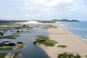 Khu vực dự kiến xây dựng Cảng Bãi Gốc tại thị xã Đông Hòa.