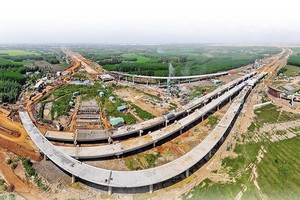 Thi công tuyến đường kết nối Cảng hàng không quốc tế Long Thành