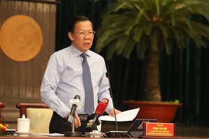 Chủ tịch UBND TP.HCM Phan Văn Mãi trả lời chất vấn.