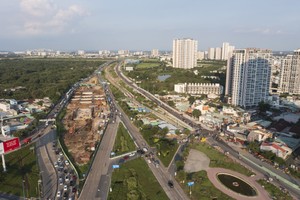 TP.HCM sẽ sơ kết 4 tháng thực hiện Chỉ thị 12 để tiếp tục xác định các trọng tâm, các giải pháp đột phá để năm sau tăng trưởng đạt khoảng 10%. Ảnh: Lê Toàn