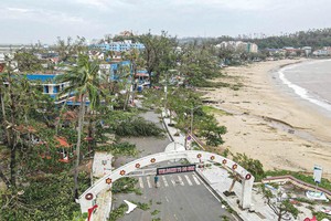 Bãi biển khu 2 Đồ Sơn hoang tàn sau bão số 3