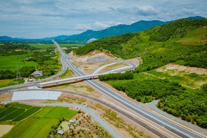 Một đoạn cao tốc Vân Phong - Nha Trang.