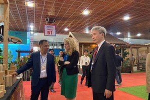 Doanh nghiệp ngành gỗ và nội thất đẩy mạnh quảng bá sản phẩm đến người tiêu dùng trong nước.