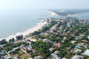 Cửa Tùng, một trong những thắng cảnh du lịch nổi tiếng của tỉnh Quảng Trị. Ảnh: Ngọc Tân