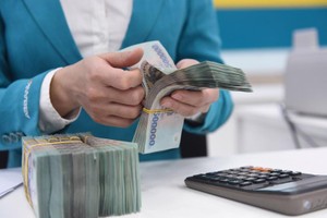 Cục Hải quan TP.HCM hoàn thành vượt mức chỉ tiêu thu NSNN năm 2024 gần 100 tỷ đồng.