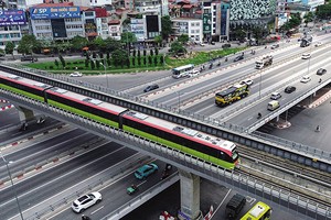 Luật Thủ đô cho phép Hà Nội được quyền xác định các dự án trọng điểm và tự quyết định dùng nguồn ngân sách địa phương hay các nguồn lực khác để đầu tư dự án. Ảnh: Đức Thanh