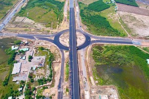 Nút giao giữa cao tốc Bến Lức - Long Thành với cảng Phước An phía Đồng Nai. Ảnh: Lê Toàn 