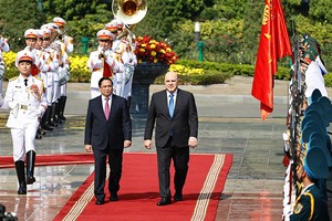 Thủ tướng Phạm Minh Chính đón, hội đàm với Thủ tướng Nga Mikhail Mishustin