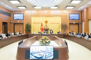 Ủy ban Thường vụ Quốc hội biểu quyết thông qua Nghị quyết.