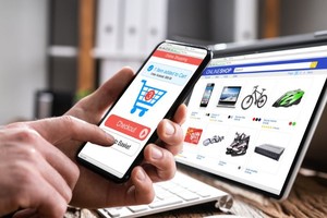 Luật Thương mại điện tử đang được đề nghị xây dựng sẽ quy định chặt hơn với người tham gia bán hàng online. 