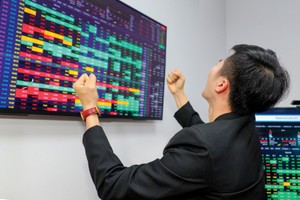 Hướng tới mốc 1.600 điểm