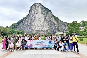 Nhóm khách Việt trong một tour du lịch Thái Lan