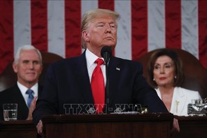 Tổng thống Mỹ Donald Trump (giữa, phía trước) đọc Thông điệp liên bang lần thứ 3 ngày 4/2/2020. Ảnh: AFP/TTXVN