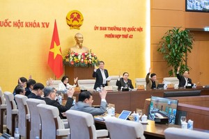 Ủy ban Thường vụ Quốc hội thông qua Nghị quyết. 