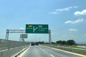 Một đoạn cao tốc Bắc - Nam phía Đông, đoạn Nghi Sơn - Diễn Châu.