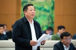 Bộ trưởng Bộ Giao thông Vận tải Trần Hồng Minh trình bày tờ trình.