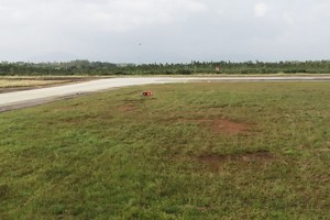 Khu vực thực hiện dự án nâng cấp, mở rộng Cảng hàng không Phù Cát Ảnh: Thùy Trang.