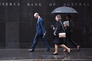 Quyết định hạ lãi suất ngày 18/2 đánh dấu lần nới lỏng tiền tệ đầu tiên của Ngân hàng Trung ương Australia kể từ tháng 11/2020. Ảnh: AFP