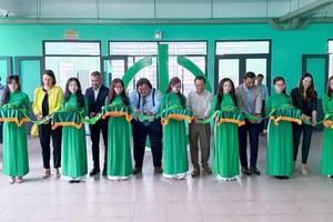 Cắt băng khánh thành CoE