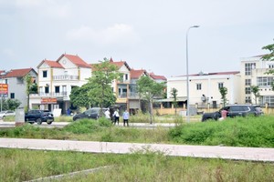 Sức hút từ các phiên đấu giá đất vùng ven Hà Nội đã suy giảm. Ảnh: Thanh Vũ