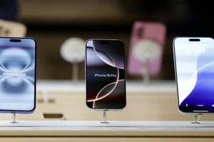 Các mẫu iPhone 16 bày bán tại Apple Store ở Mỹ hồi tháng 10/2024. Ảnh: Reuters