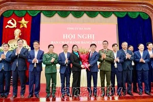 Với số phiếu bầu tuyệt đối, ông Trương Quốc Huy, Phó Bí thư Tỉnh ủy, Chủ tịch UBND tỉnh được bầu giữ chức Bí thư Tỉnh ủy Hà Nam.