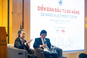 Bí thư Thành ủy Nguyễn Văn Quảng trả lời câu hỏi của các đại biểu, nhà đầu tư tại phiên thảo luận. Ảnh: Mai Quang