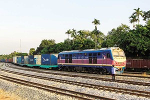 Năng lực khai thác của hệ thống đường sắt còn hạn chế so với tiềm năng do thiếu nguồn lực đầu tư (Ảnh: Đức tThanh)
