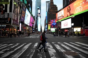 Tháng 1/2025, chi tiêu của người tiêu dùng Mỹ đã lần đầu tiên sụt giảm sau gần hai năm, trong khi doanh số bán lẻ ghi nhận mức giảm hàng tháng lớn nhất trong một năm. Ảnh: AFP