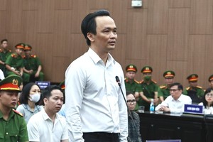 Cựu Chủ tịch HĐQT Tập đoàn FLC Trịnh Văn Quyết và các đồng phạm tại phiên tòa sơ thẩm.