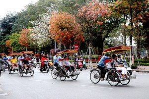Hà Nội ước đón 7,3 triệu lượt du khách trong quý I/2025, tăng 8,7% so với cùng kỳ năm 2024. Ảnh: Hồng Hạnh