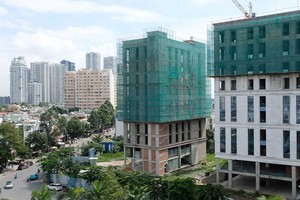 Việc giao Sở Xây dựng là cơ quan chủ trì tham mưu việc chấp thuận chủ trương đầu tư thì sẽ tạo điều kiện thuận lợi trong việc quản lý toàn bộ quy trình thực hiện dự án nhà ở trên địa bàn TP.HCM. Ảnh: Trọng Tín.