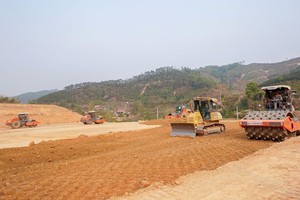 Thi công Dự án tuyến cao tốc cửa khẩu Hữu Nghị - Chi Lăng.