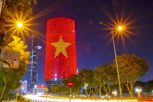 TP.HCM lung linh về đêm, tự hào 50 năm thống nhất non sông